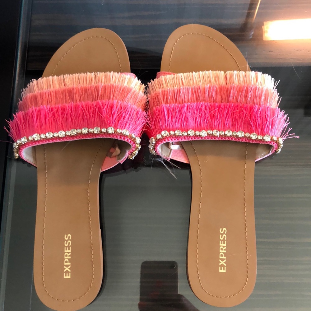 Express fringe sandals
